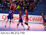 Гандбольный матч предварительного этапа Olimpbet Суперлиги 2022/23 между женскими командами ЦСКА (Москва. Россия) и «Астраханочка» (Астрахань. Россия). Стадион «Динамо» (2023 год). Редакционное фото, фотограф Pukhov K / Фотобанк Лори