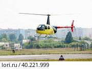 Pilot of Robinson R44 Raven on airshow (2012 год). Редакционное фото, фотограф Сергей Буторин / Фотобанк Лори