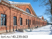 Интерактивный "Музей-макет фортов Кронштадта" в зданиее Голландской кухни мартовским солнечным днем. Кронштадт (2023 год). Редакционное фото, фотограф Виктор Карасев / Фотобанк Лори