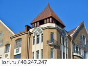Элементы стиля модерн в Петербурге. Проспект Клинский, д.19 - бывший многоквартирный жилой дом (2019 год). Стоковое фото, фотограф Александр Алексеев / Фотобанк Лори