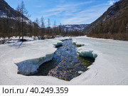 Весенняя промоина во льду на горной пеке. Стоковое фото, фотограф Байбородин Михаил / Фотобанк Лори