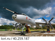 Дальний противолодочный самолёт Ту-142 морской авиации ВМФ России (2020 год). Редакционное фото, фотограф Александр Тарасенков / Фотобанк Лори
