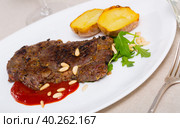 Prepared beef steak with tomatoe ketchup and pine nuts. Стоковое фото, фотограф Яков Филимонов / Фотобанк Лори