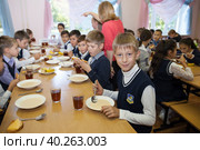 Школьная столовая (2018 год). Редакционное фото, фотограф Оксана Лычева / Фотобанк Лори