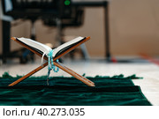 Holy Quran with prayer rosary beads on wooden stand. Стоковое фото, фотограф Сергей Толмачёв / Фотобанк Лори