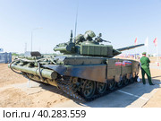 Волгоградская область, Средняя Ахтуба, Россия. Основной боевой танк Т-72Б3М, современная модернизация, выставка военной техники. Стоковое фото, фотограф Андрей Цыганков / Фотобанк Лори