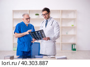 Two male doctors radiologists working in the clinic. Стоковое фото, фотограф Elnur / Фотобанк Лори