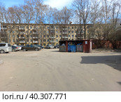Пятиэтажный четырёхподъездный панельный жилой дом серии I-515/5м. Построен в 1962 году. 15-я Парковая улица, 52, корпус 1. Район Северное Измайлово. Город Москва (2023 год). Редакционное фото, фотограф lana1501 / Фотобанк Лори