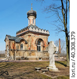 Санкт-Петербург, Троице-Сергиева Приморская пустынь. Церковь Святителя Григория Богослова и могила архитектора Горностаева. Стоковое фото, фотограф Елена  Попкова / Фотобанк Лори