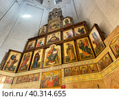 Иконостас в храме Усекновения главы Иоанна Предтечи в Дьякове. Середина 16 века. Коломенское, Москва (2023 год). Редакционное фото, фотограф Овчинникова Ирина / Фотобанк Лори