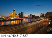Ночная Москва весной. Вид на гостиницу  "Рэдиссон Ройал, Москва" и Краснопресненскую набережную. Стоковое фото, фотограф Олег Пученков / Фотобанк Лори
