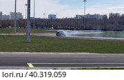 A sports car goes through a turn in a slide. Drift competitions at the Moscow stadium technical sports. (2023 год). Редакционное видео, видеограф Ярославский Максим / Фотобанк Лори