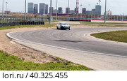 A sports car goes through a turn by swerving. Стоковое видео, видеограф Ярославский Максим / Фотобанк Лори