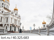 The Russian Orthodox Cathedral is the Cathedral of Christ the Savior in Moscow on a spring day. Russian Federation, Moscow. (2023 год). Редакционное фото, фотограф Photojuli / Фотобанк Лори