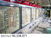 Экскурсия по атомному ледоколу "Ленин". Пульты управления. Мурманск (2023 год). Редакционное фото, фотограф Владимир Макеев / Фотобанк Лори