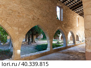 Arched gallery in the monastery of Santa Maria de Santes Creus. Стоковое фото, фотограф Яков Филимонов / Фотобанк Лори