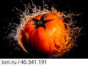 A tomato falls into clear water on a dark background. Стоковое AI-изображение, AI-художник Ярославский Максим / Фотобанк Лори
