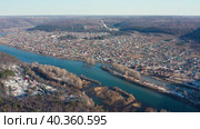 Южный Урал, село Красный Ключ. Половодье на реке Уфа. Вид с воздуха. Southern Urals, Krasny Klyuch village. High water on the Ufa River. Aerial view. (2023 год). Стоковое видео, видеограф Евгений Романов / Фотобанк Лори