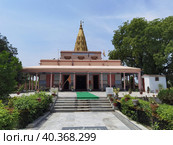 Джайнистский храм Shri Digamber Jain Temple (Варанаси, Индия) (2023 год). Редакционное фото, фотограф Максим Гулячик / Фотобанк Лори