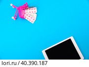 Tablet tablet pills and stethoscope on a blue background. Стоковое фото, фотограф Ярославский Максим / Фотобанк Лори