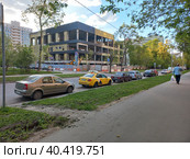 Строительство физкультурного комплекса. 13-я Парковая улица. Район Северное Измайлово. Город Москва (2023 год). Редакционное фото, фотограф lana1501 / Фотобанк Лори