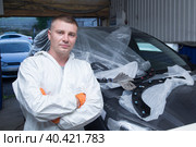 Portrait of a car mechanic. The mechanic is engaged in car bodywork. Стоковое фото, фотограф Александр Поташев / Фотобанк Лори