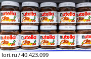 Nutella от Ferrero, широко популярная торговая марка подслащенной пасты из какао с фундуком (2020 год). Редакционное фото, фотограф FotograFF / Фотобанк Лори