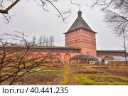 Suzdal / Russia - March 08, 2020: view of walls of Savior Euthymius Monastery. Редакционное фото, фотограф Олег Спиридонов / Фотобанк Лори