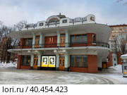 Московский театр Новая опера имени Е.В. Колобова зимним днем. Улица Каретный Ряд, 3, строение 2. Москва (2022 год). Редакционное фото, фотограф Pukhov K / Фотобанк Лори