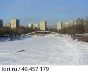 Пешеходный мост через Черкизовский пруд. Район Преображенское. Город Москва (2014 год). Стоковое фото, фотограф lana1501 / Фотобанк Лори