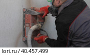 The electrician cuts the wire channel with a circular saw. Professional power tool. Стоковое видео, видеограф Юрий Поздников / Фотобанк Лори