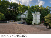 View of the Abbot's House in the Holy Dormition Pskov-Pechersk Monastery on a sunny summer day, Pechory, Pskov region, Russia. Стоковое фото, фотограф Ula Ulachka / Фотобанк Лори