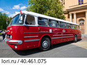 Венгерский ретроавтобус Икарус 55.14 Люкс крупным планом солнечным днем. Международный транспортный фестиваль SPb TransportFest (2023 год). Редакционное фото, фотограф Виктор Карасев / Фотобанк Лори