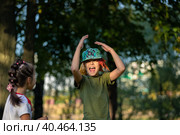 Brother and sister play and laugh in the park in summer. Russia Moscow September 24, 2020. Редакционное фото, фотограф Юрий Поздников / Фотобанк Лори