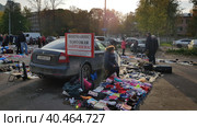 Flea market and people trading on it. Стоковое фото, фотограф Анна Кривицкая / Фотобанк Лори