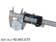 Штангенциркуль измеряет размер головки болта. Vernier calipers and screw-bolt. Стоковое фото, фотограф Татьяна Д / Фотобанк Лори