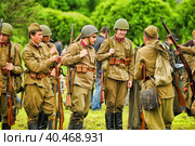Soldiers in military uniform of the second world war at the historical reconstruction to the Day of the Border Guard. Стоковое фото, фотограф Анна Кривицкая / Фотобанк Лори