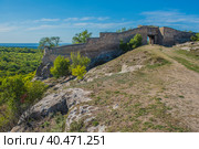 The remains of a medieval fortress city (according to other sources - a monastery) Tepe-Kermen, covering the upper part of the mountain in several tiers (2020 год). Стоковое фото, фотограф Анна Кривицкая / Фотобанк Лори