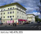 Четырёхэтажные жилые дома, 1935 и 1940 годов постройки. Московская улица, дома 3 и 4. Город Фрязино. Московская область (2011 год). Редакционное фото, фотограф lana1501 / Фотобанк Лори