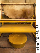 Beekeeper's tools honeycomb and wax rustic background. Стоковое фото, фотограф Iva Noel / Фотобанк Лори