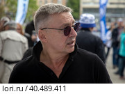 Бизнесмен, ресторатор Антон Табаков перед высадкой черешневых насаждений в парке "Динамо" в рамках фестиваля "Черешневый лес" в городе Москве, Россия (2023 год). Редакционное фото, фотограф Николай Винокуров / Фотобанк Лори