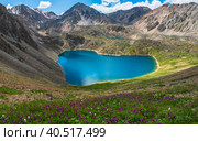 Panoramic view to mountain lake in the shape of a heart. Atmospheric green landscape with lake in high mountain valley. Great scenery with mountain lake in highland glen. Стоковое фото, фотограф Саблин Станислав / Фотобанк Лори
