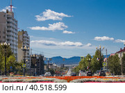 Yuzhno-Sakhalinsk, Russia One of the main streets of Victory Avenue. (2019 год). Редакционное фото, фотограф Ирина Кононова / Фотобанк Лори