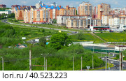 Городское движение на улице Академика Крылова, город Чебоксары, крупный план (2023 год). Стоковое видео, видеограф Евгений Горбунов / Фотобанк Лори
