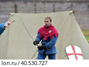 Festival of medieval reconstruction "Russian fortress", Fencing on swords in medieval costumes (2015 год). Редакционное фото, фотограф Анна Кривицкая / Фотобанк Лори