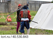 Festival of medieval reconstruction "Russian fortress", Fencing on swords in medieval costumes (2015 год). Редакционное фото, фотограф Анна Кривицкая / Фотобанк Лори