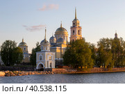 Монастырь Нило-Столобенская (Нилова) пустынь. Богоявленский собор, церковь Преподобного Нила и церковь Петра и Павла. Тверская область, Россия (2023 год). Редакционное фото, фотограф Литвяк Игорь / Фотобанк Лори