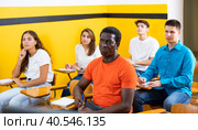 Lesson in the classroom of the driving school - students at their desks and take a theoretical course of work in taxi. Стоковое фото, фотограф Яков Филимонов / Фотобанк Лори