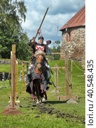 A knight with a spear on a horse at the Russian Fortress festival of historical reconstruction (2014 год). Редакционное фото, фотограф Анна Кривицкая / Фотобанк Лори