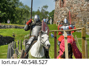 A knight with a spear on a horse at the Russian Fortress festival of historical reconstruction (2014 год). Редакционное фото, фотограф Анна Кривицкая / Фотобанк Лори